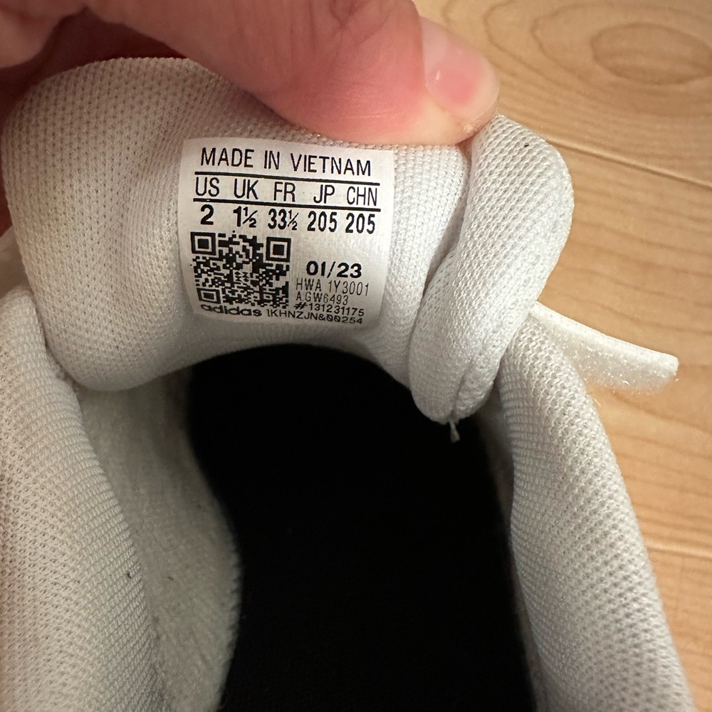 Adidas - Picture 5 of 9